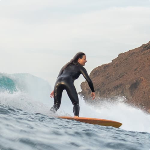 Bénédicte surfing ocean waves